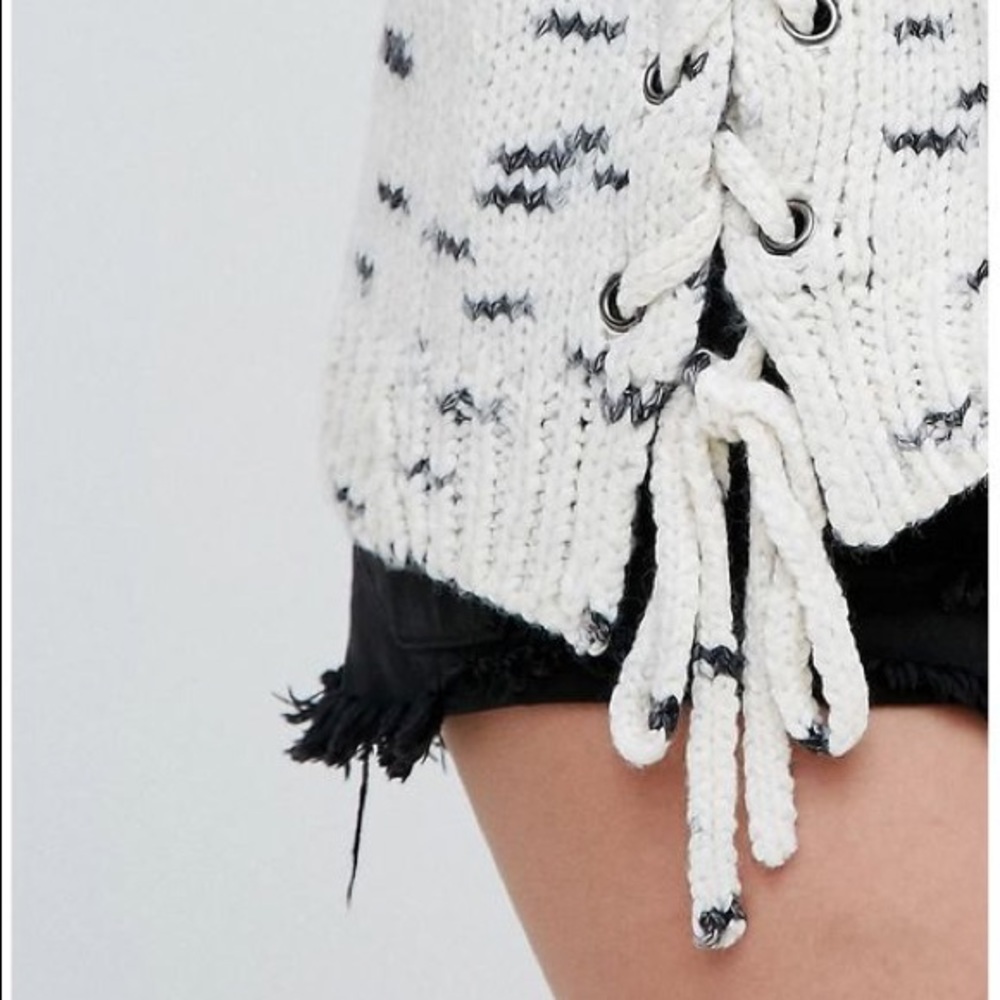 John + Jenn NWOT Lace-Up Side Jumper/Sweater - Picture 2 of 4